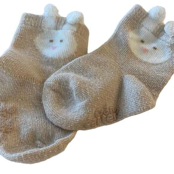 3-6m girl outfit bundle Tea, carters, outbaks leather shoes, 3 outfits mix&match - Picture 11 of 16